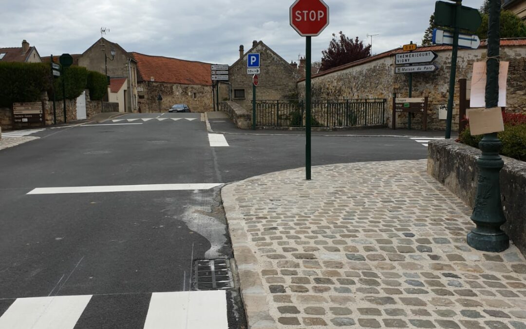 Sécurité routière: plateau devant la mairie